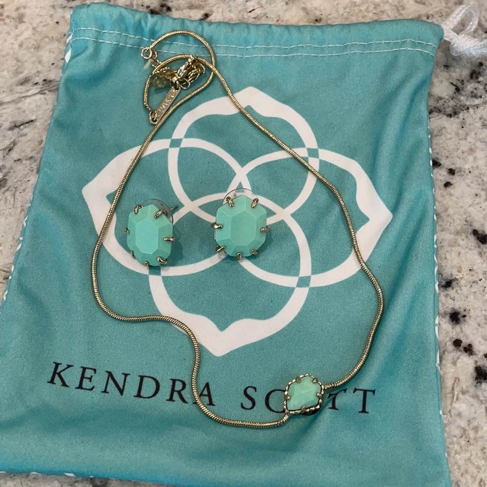 KENDRA SCOTT Mara earrings and necklace set